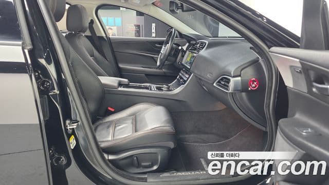 Jaguar XE Prestige, 2018 11