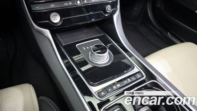 Jaguar XE 20d R스포츠, 2016 9