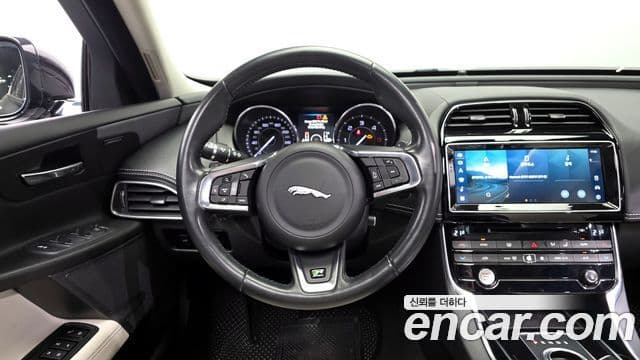 Jaguar XE 20d R스포츠, 2016 13