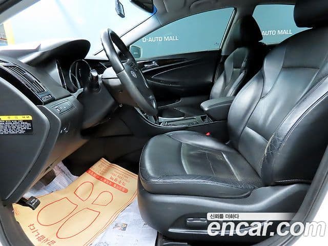 Hyundai YF Sonata чёрный, 2011 6