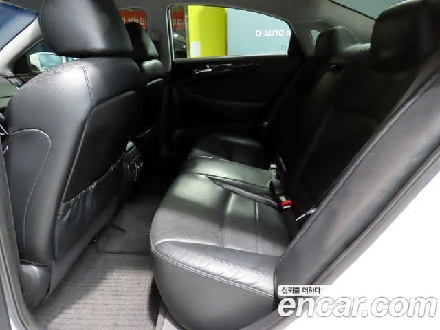 Hyundai YF Sonata чёрный, 2011 7