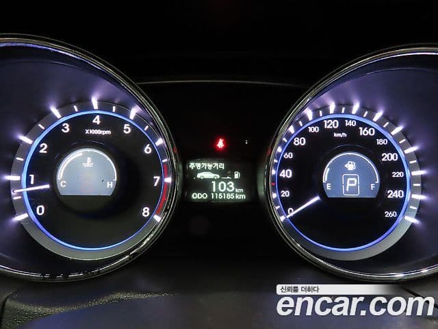 Hyundai YF Sonata чёрный, 2011 9