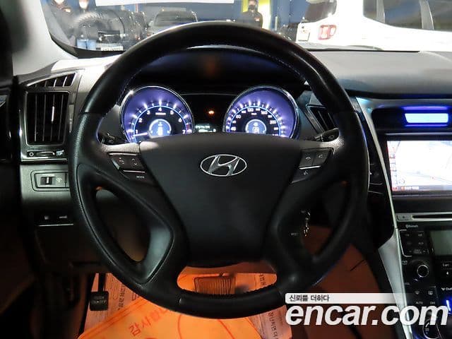 Hyundai YF Sonata чёрный, 2011 10