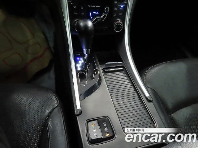 Hyundai YF Sonata чёрный, 2011 13