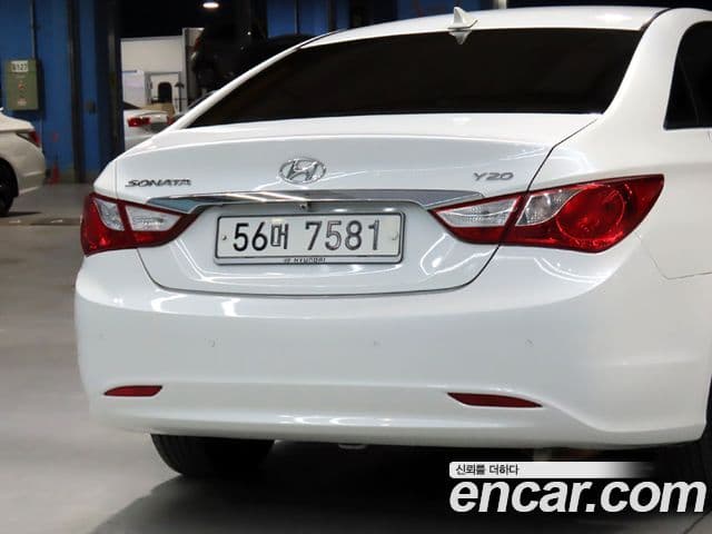 Hyundai YF Sonata чёрный, 2011 17