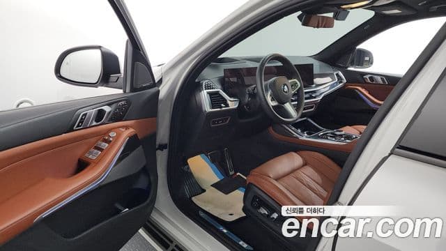 BMW X7 (G07) xDrive 40i M Sport 6인승, 2025 10