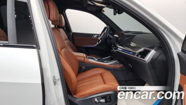BMW X7 (G07) xDrive 40i M Sport 6인승, 2025 11