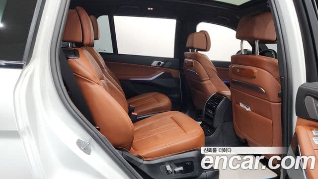 BMW X7 (G07) xDrive 40i M Sport 6인승, 2025 12