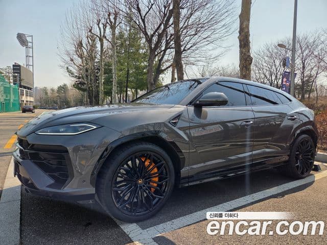 Lamborghini Urus 4.0 V8 SE, 2025 1