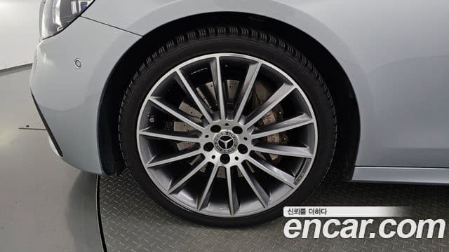 Mercedes-Benz E-класс W213 AMG Line, 2022 все фото