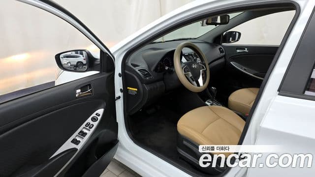 Hyundai Accent(новый кузов / новое поколение) Premier, 2011 10