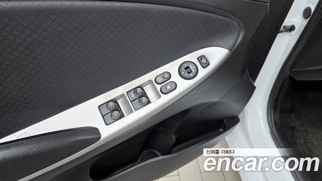 Hyundai Accent(новый кузов / новое поколение) Premier, 2011 16