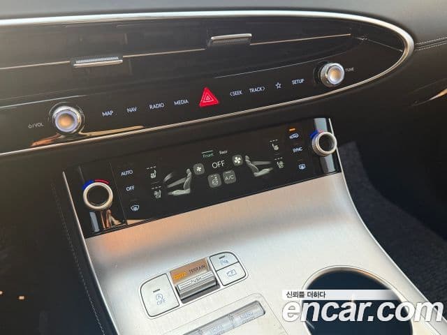 Genesis GV70, 2026 11