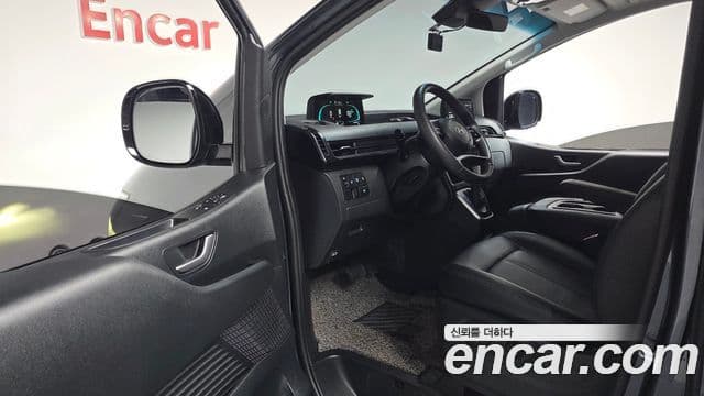 Hyundai Staria Modern, 2025 11
