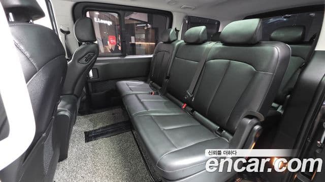 Hyundai Staria Modern, 2025 12