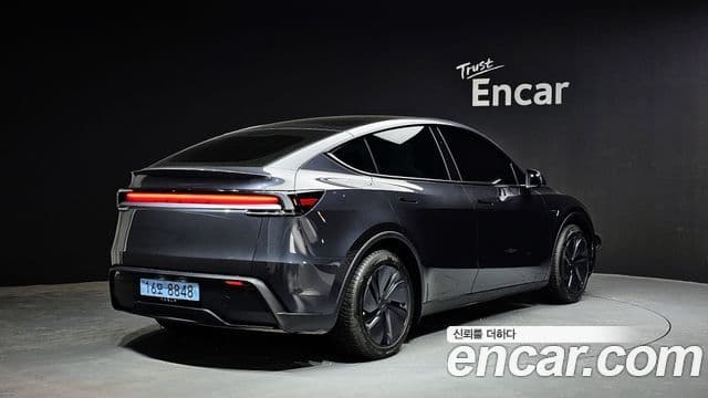 Tesla модель Y, 2025 2
