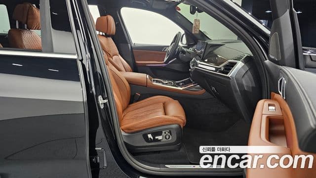 BMW X7 (G07) xDrive 40i M Sport 6인승, 2025 10