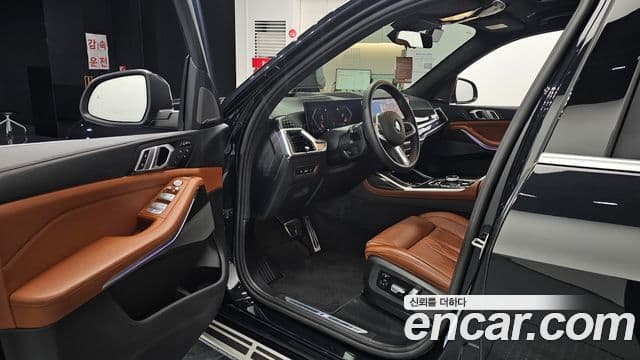 BMW X7 (G07) xDrive 40i M Sport 6인승, 2025 11