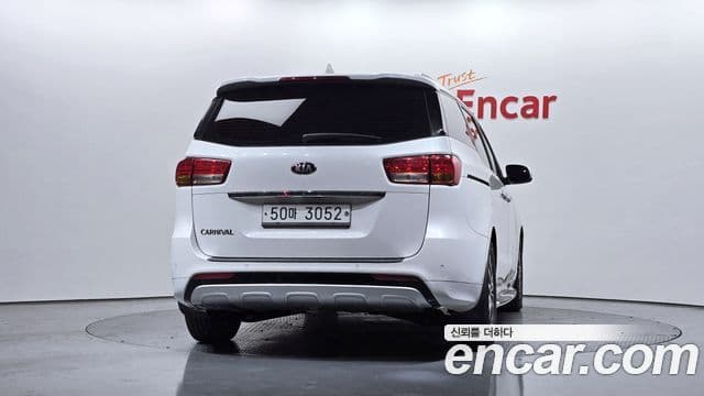 Kia All New Carnival Luxury, 2015 4