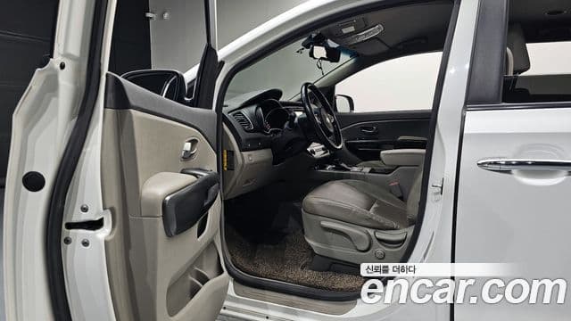 Kia All New Carnival Luxury, 2015 10