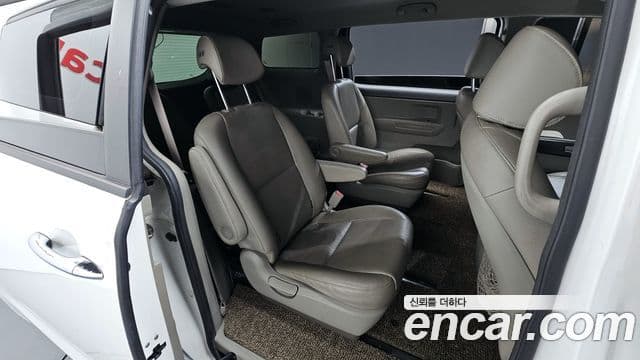 Kia All New Carnival Luxury, 2015 12