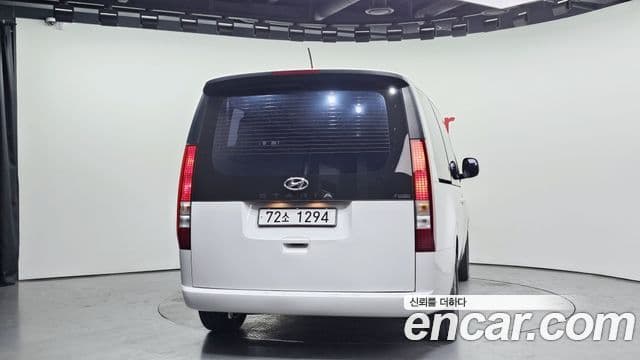 Hyundai Staria Modern, 2023 4
