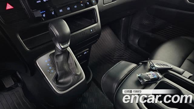 Hyundai Staria Modern, 2023 9