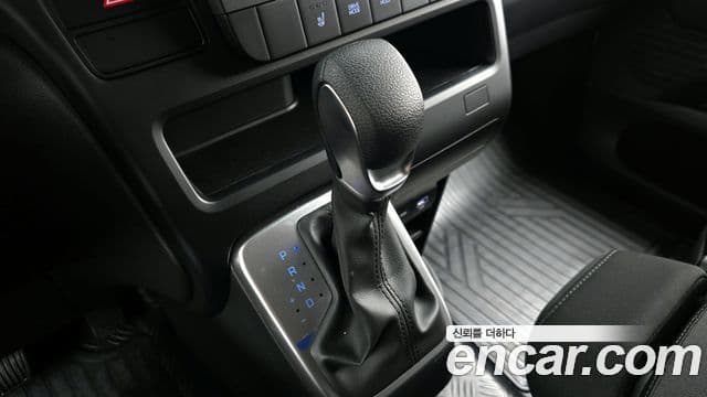 Hyundai Staria Smart, 2025 9