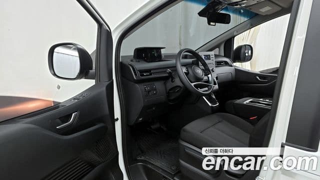 Hyundai Staria Smart, 2025 10