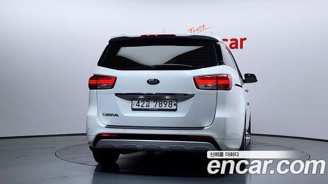 Kia All New Carnival Prestige, 2015 4