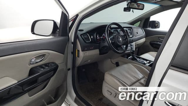 Kia All New Carnival Prestige, 2015 10