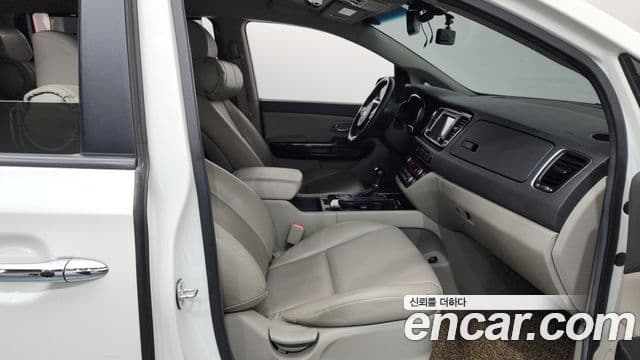 Kia All New Carnival Prestige, 2015 11