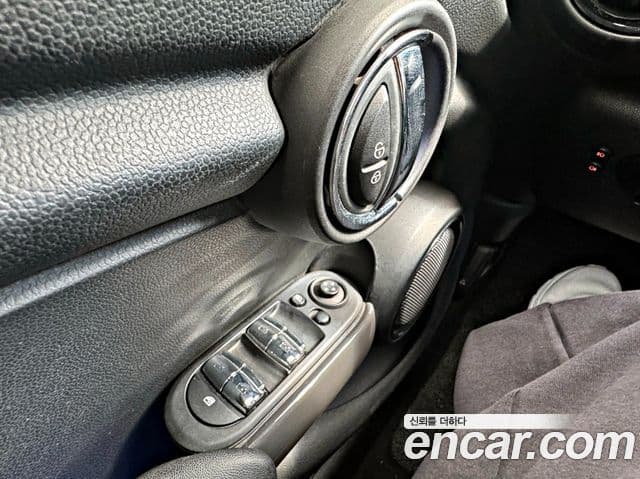 Mini Cooper 3세대, 2016 14