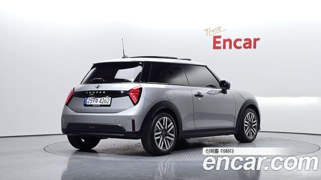 Mini Cooper C 4세대 Classic, 2025 2
