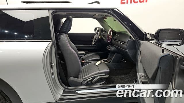Mini Cooper C 4세대 Classic, 2025 11
