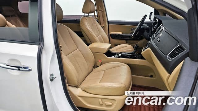 Kia All New Carnival Noblesse, 2016 10
