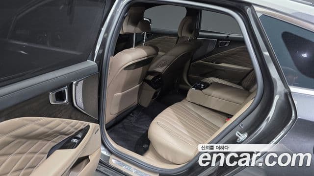 Kia K8 гибрид Signature, 2023 11