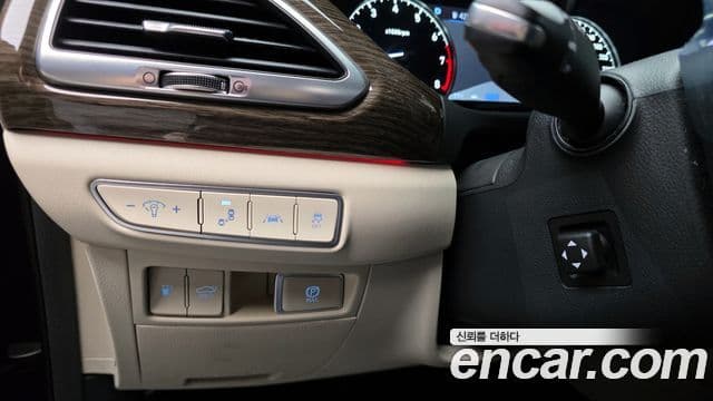 Genesis G90 Premium Luxury, 2019 17