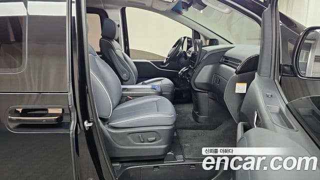 Hyundai Staria Inspiration, 2025 11