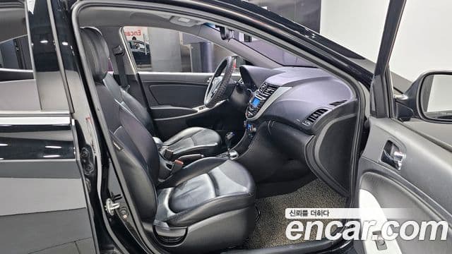 Hyundai Accent(новый кузов / новое поколение) 1.6 GDI top, 2012 10