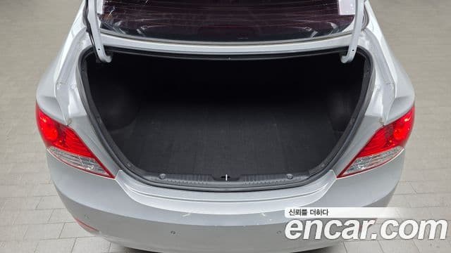 Hyundai Accent(новый кузов / новое поколение) Premier, 2011 20