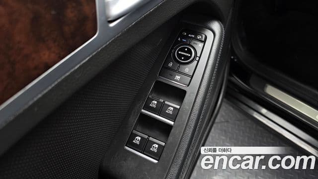 Hyundai Genesis DH Modern, 2016 18