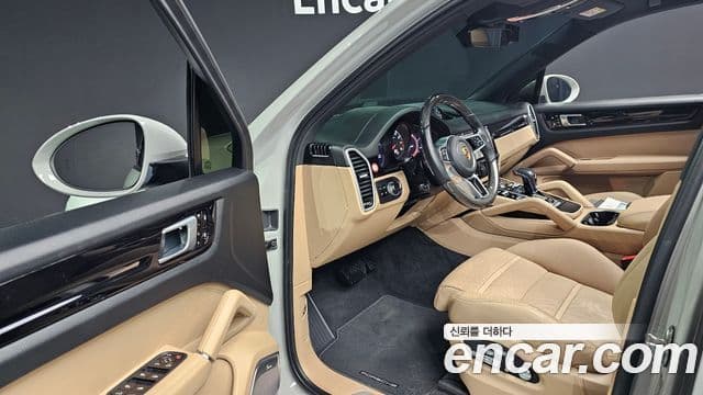 Porsche Cayenne (PO536), 2021 13