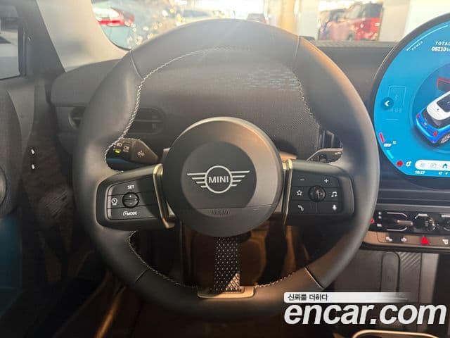 Mini Cooper C 4세대 Classic, 2025 15