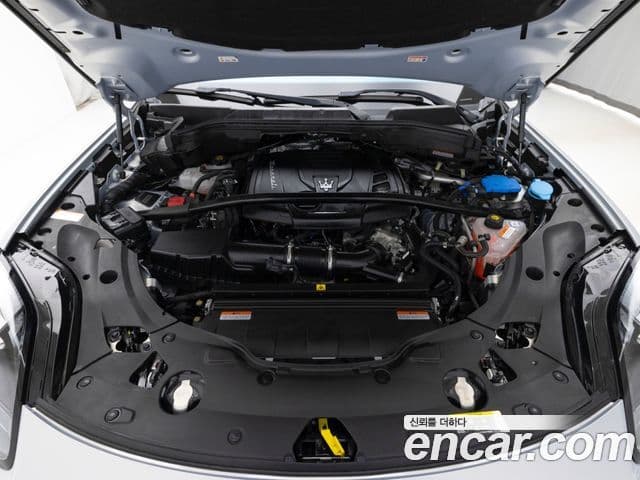 Maserati Grecale 2.0 AWD GT тип P, 2024 6