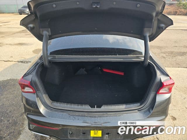 Kia K5 3세대 Signature, 2022 11