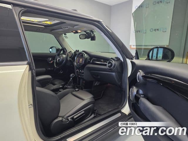 Mini Cooper D 3세대, 2015 17