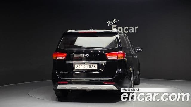 Kia All New Carnival Luxury, 2018 4