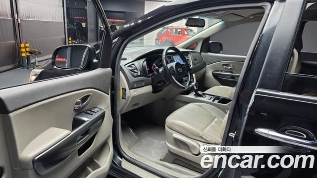 Kia All New Carnival Luxury, 2018 10