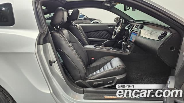 Ford Mustang купе, 2011 11